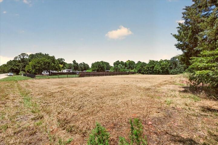 Property Photo:  1306 Ranch Road  TX 75052 