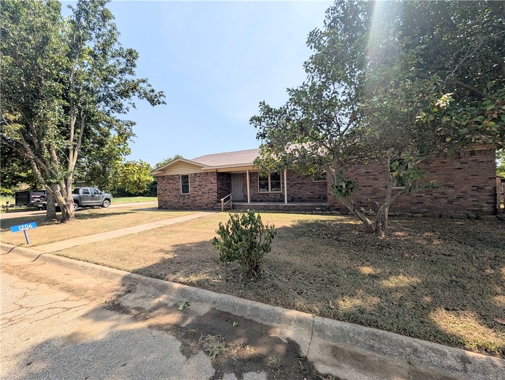 Property Photo: 1206 Woodlawn Avenue AR 72927