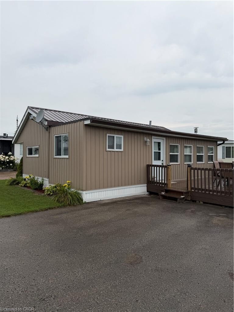 Property Photo: 92 Clubhouse Road 25 ON N0E 1T0