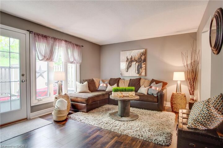 Property Photo: 206 Green Valley Drive 32 ON N2P 1G9