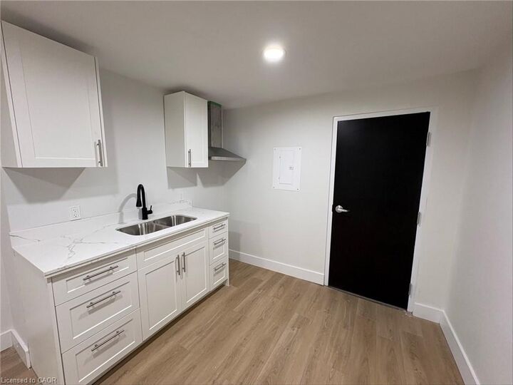Property Photo: 803 King Street 6 ON L3K 4J3