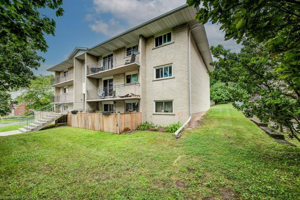 Property Photo:  317 Erb Street W 10  ON N2L 1W4 