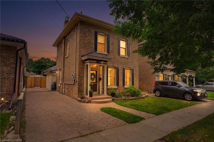 Property Photo:  188 Chatham Street  ON N3S 4G7 