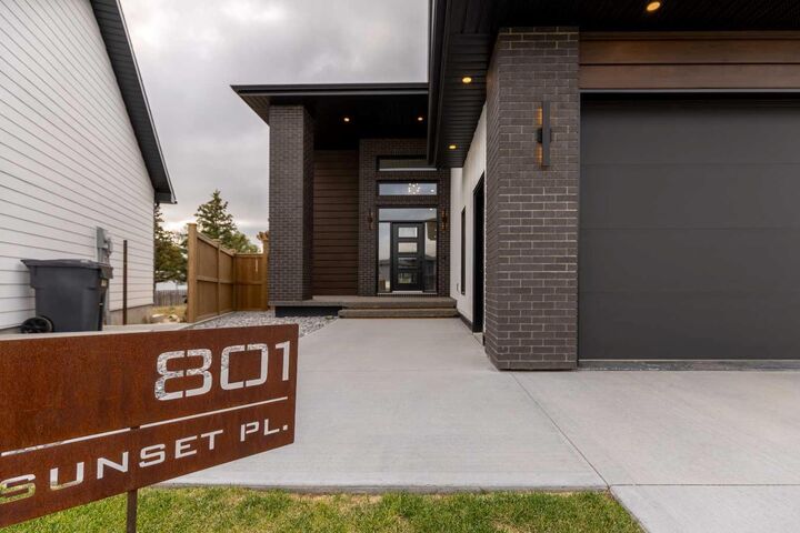 Property Photo: 801 Sunset Place AB T0K 1V0