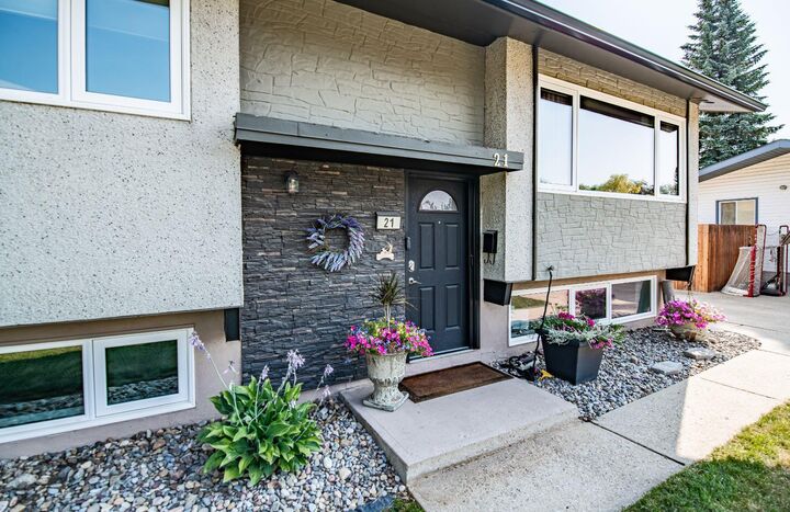 Property Photo:  21 Malcolm Crescent  AB T4N 0J9 
