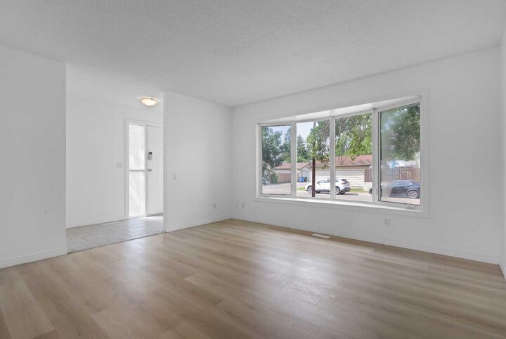 Property Photo: 264 Templeview Way NE AB T1Y 3Y9