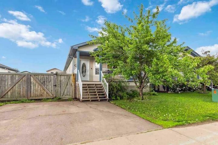 Property Photo: 221 Ash Way AB T9K 0G2