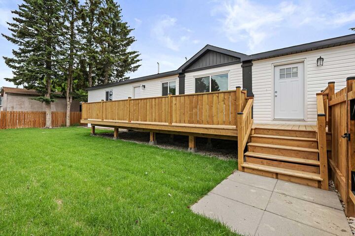Property Photo: 6220 17 Avenue SE 5 AB T2A 0W6
