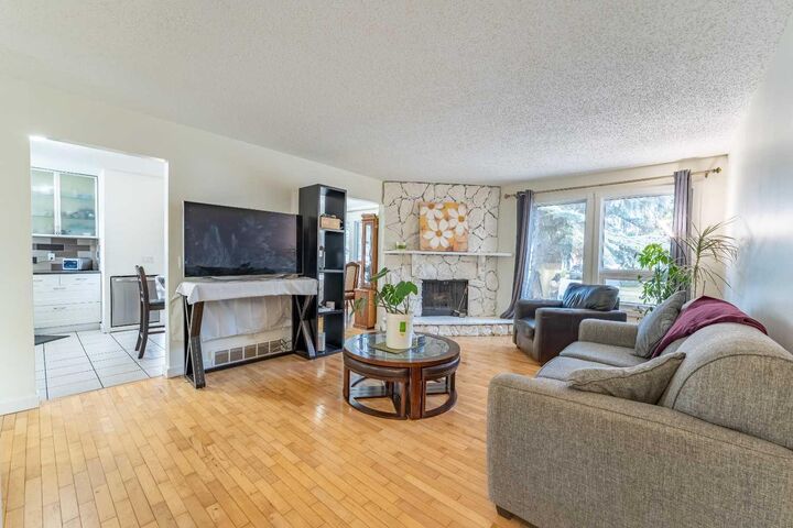 Property Photo:  44 Templehill Drive NE  AB T1Y 4C3 