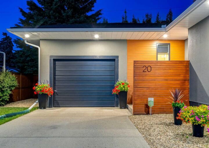 Property Photo: 20 Gainsborough Drive SW AB T3E 4W7