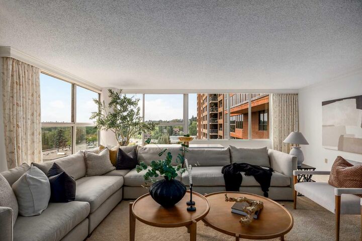 Property Photo: 318 26 Avenue SW 705 AB T2S 2T9