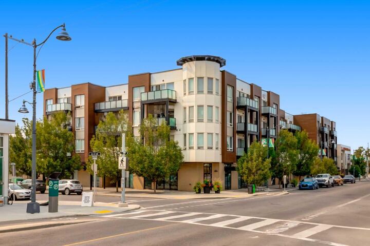 1899 45 Street NW 407 — photo 1