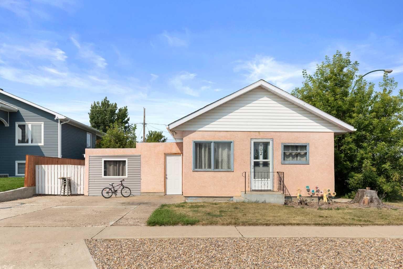 Property Photo: 802 2 Street SE AB T0J 2P0