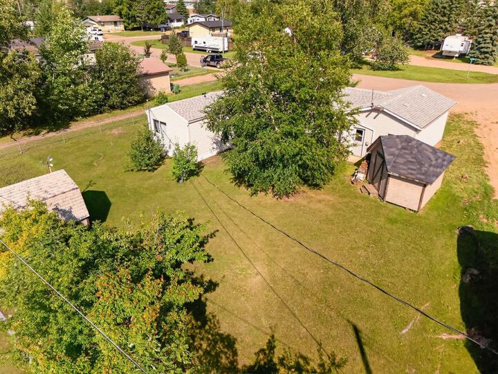 Property Photo:  9506 101 Street  AB T0H 2H0 