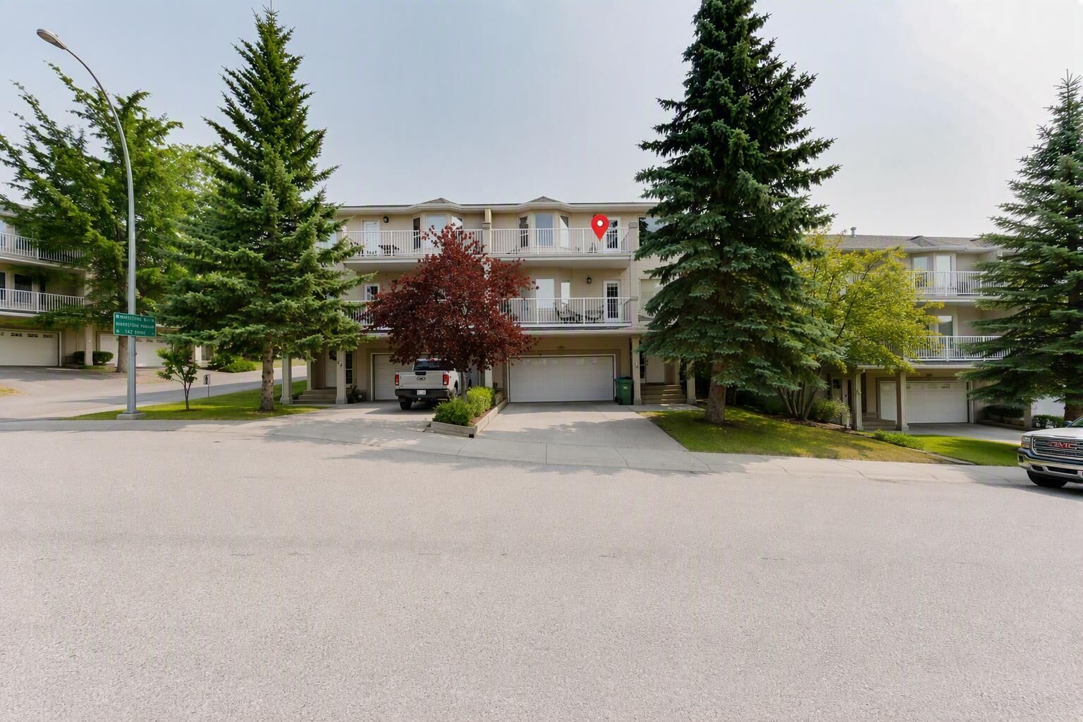 Property Photo: 76 Sierra Morena Green SW AB T3H 3E5