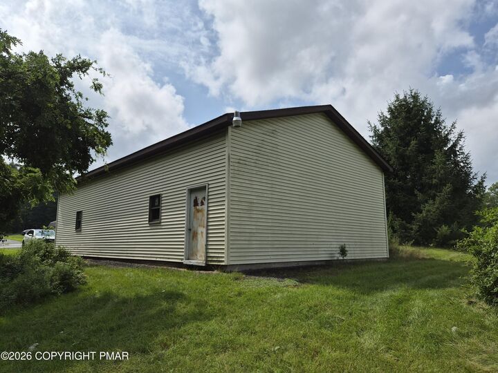 Property Photo:  2737 Mountain Road  PA 18360 