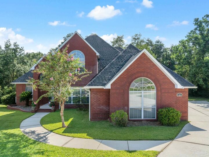 Property Photo:  905 Caterpillar Ln  FL 32533 