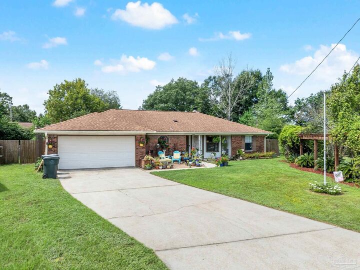 Property Photo:  1305 Little Creek Cir  FL 32505 