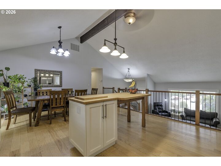 Property Photo:  4800 NW Kahneeta Ct  OR 97229 