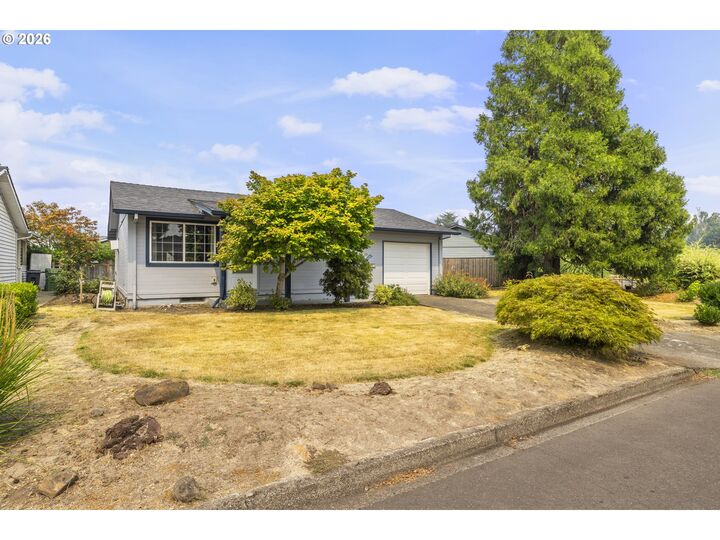 Property Photo: 2101 Country Club Ct OR 97071