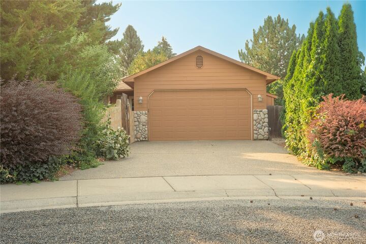 Property Photo:  202 W Mount Baker Court  WA 98926 