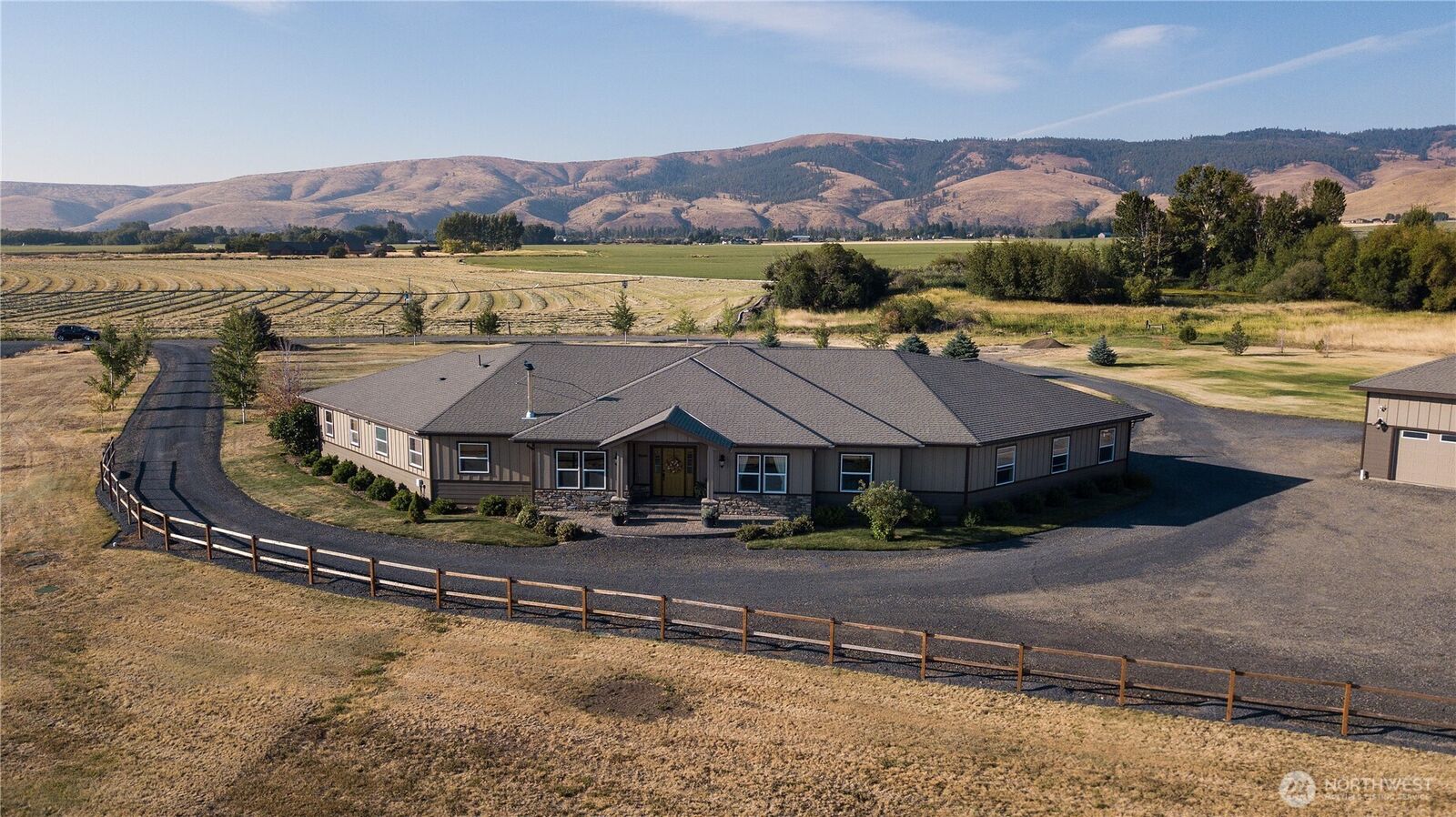 Property Photo: 631 Radiant View Drive WA 98926