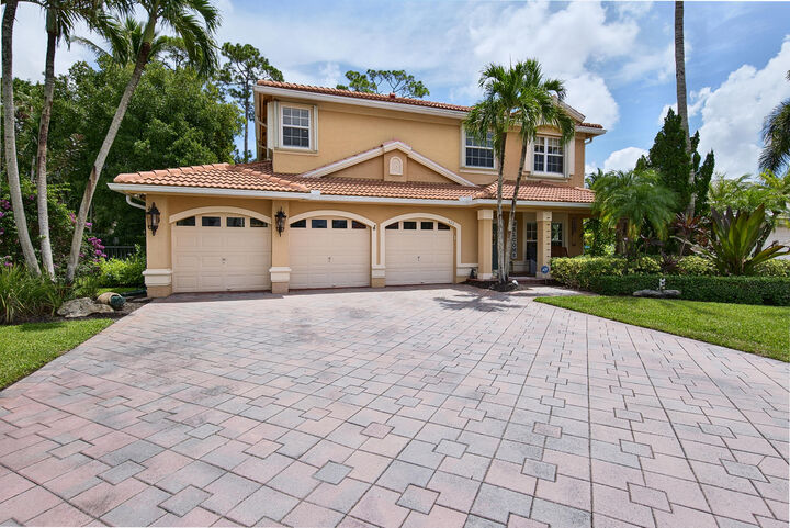 Property Photo:  522 Cypress Green Circle  FL 33414 