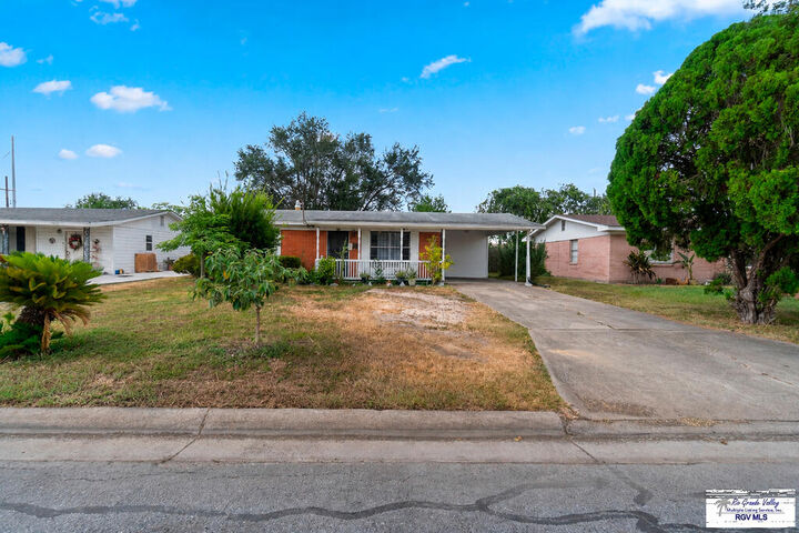 Property Photo: 206 E Davis St TX 78550