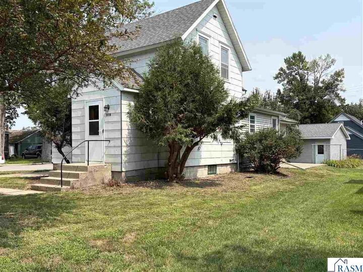 Property Photo:  201 Main St So  MN 55396 