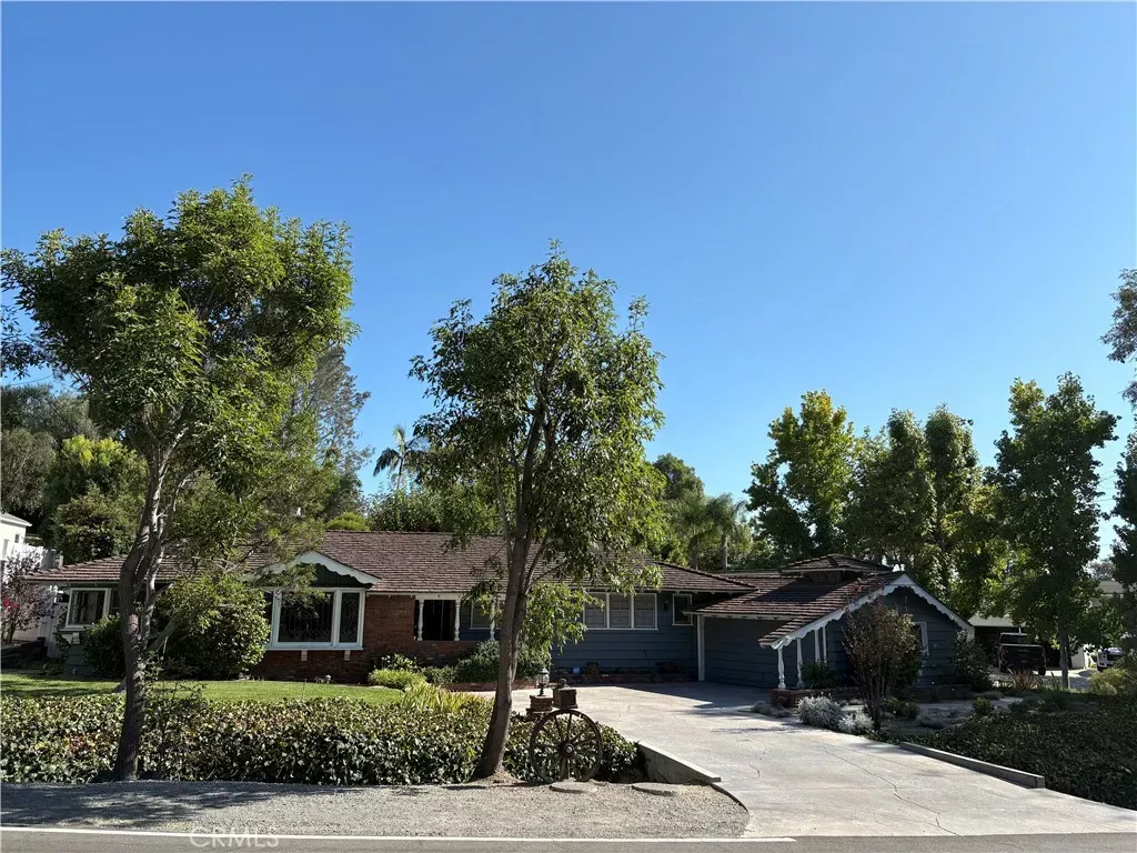 Property Photo:  19142 Barrett Lane  CA 92705 