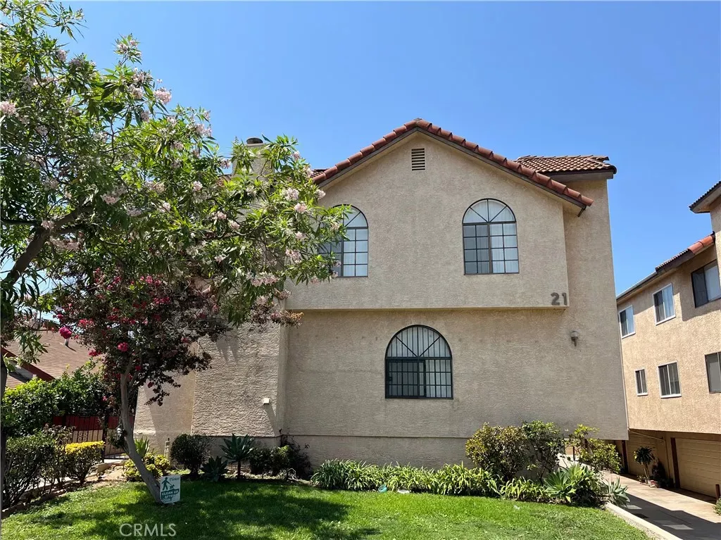 Property Photo:  21 N 4th D  CA 91801 