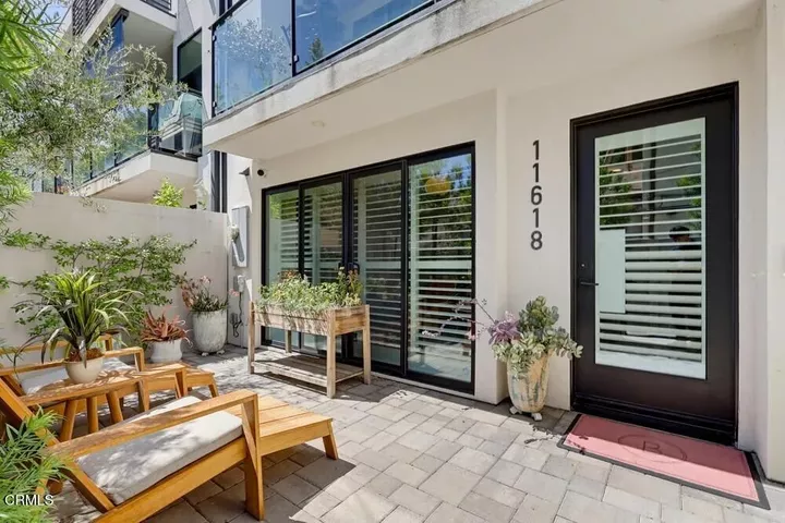 Property Photo:  11618 Colfax Meadow Lane  CA 91604 