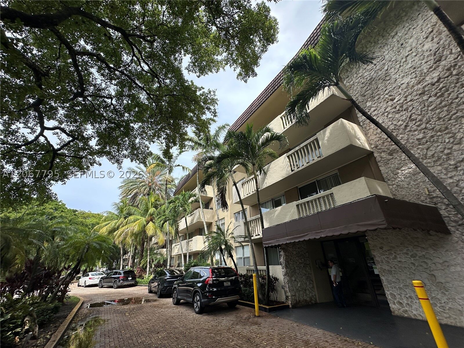 Property Photo:  1800 Sans Souci Blvd 426  FL 33181 