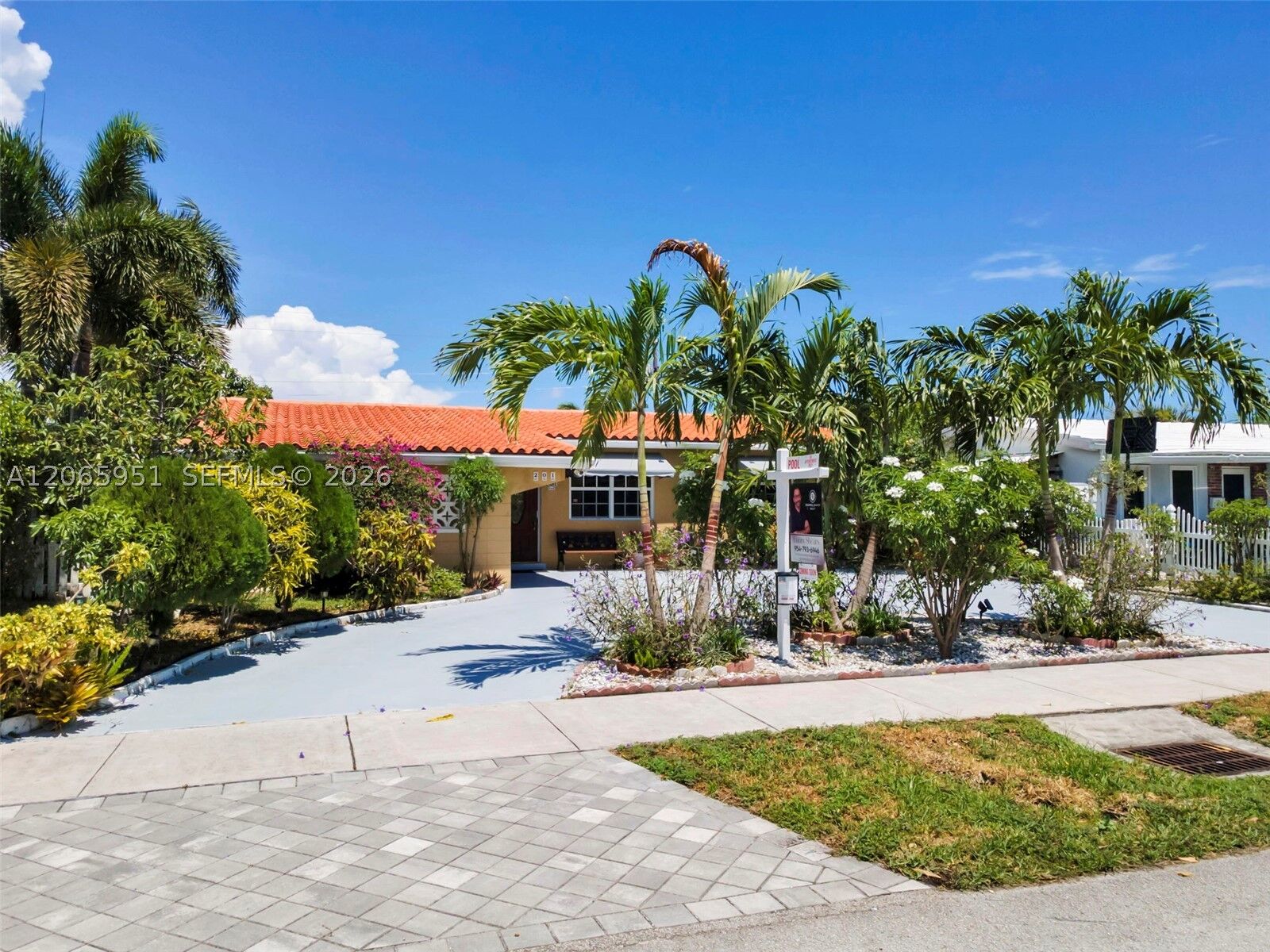 Property Photo:  201 NE 57th Ct  FL 33334 