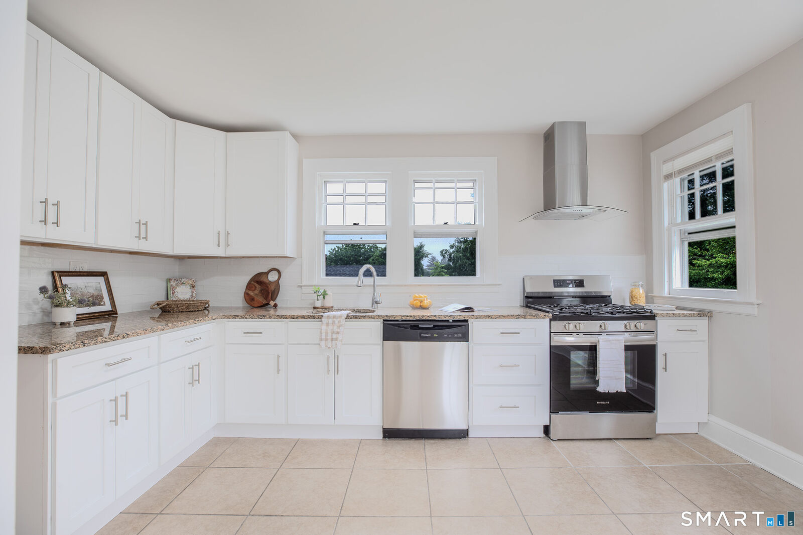 Property Photo:  219 Jordan Lane  CT 06109 