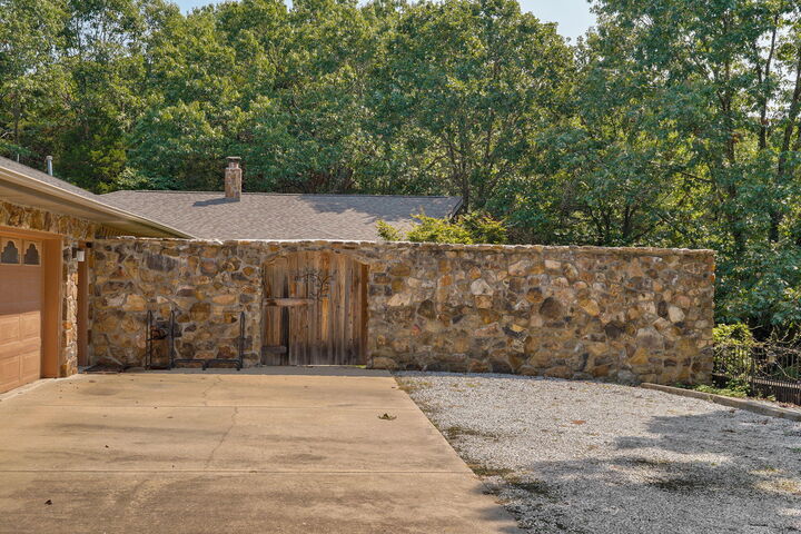 Property Photo: 184 Barnridge Road MO 65669