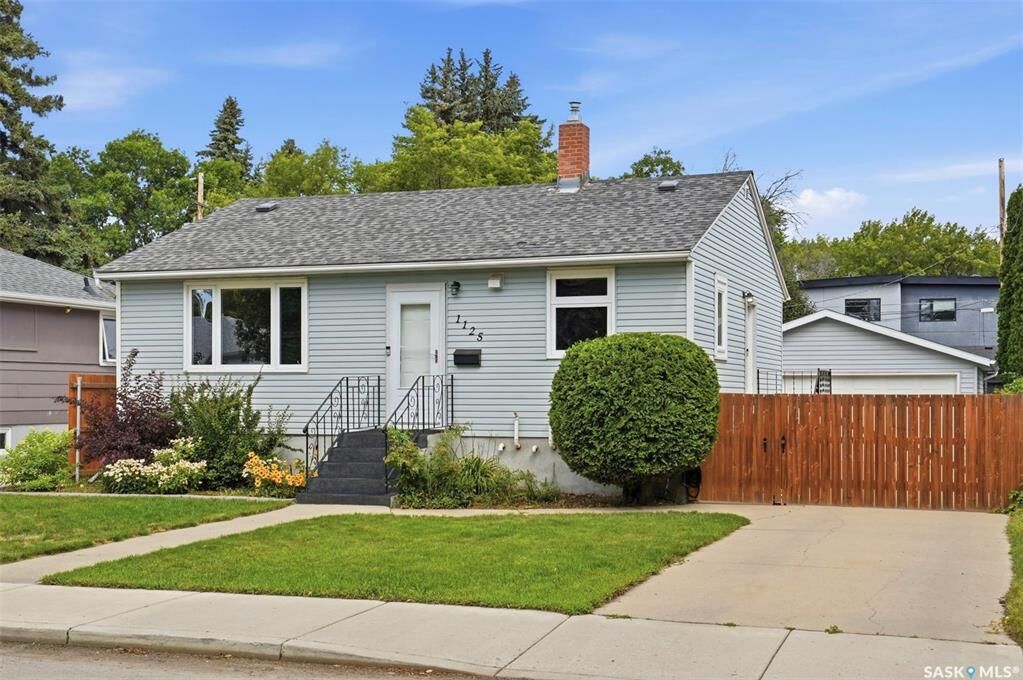 Property Photo:  1125 2nd Street E  SK S7H 1R4 