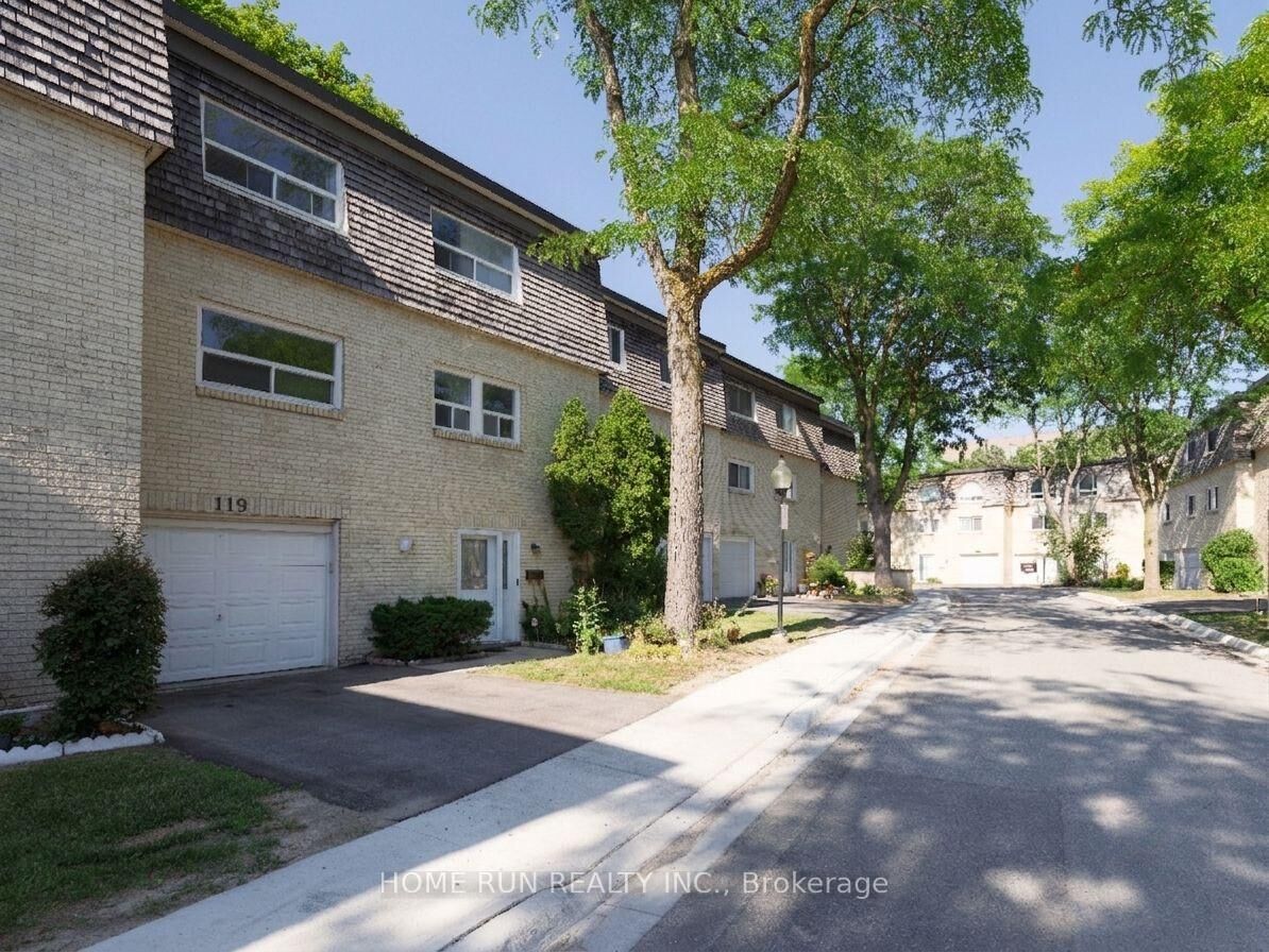 Property Photo:  119 Courville Coachway Way 55  ON M2J 3V6 