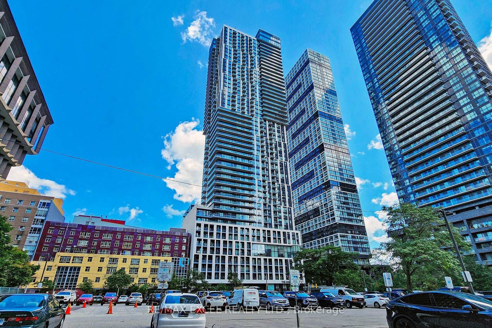 Property Photo:  251 Jarvis Street 4203  ON M5B 0C3 