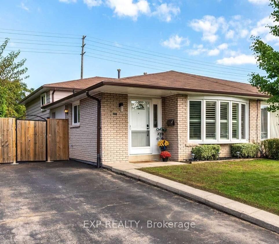 Property Photo:  1849 Bonnymede Drive  ON L5J 1E2 