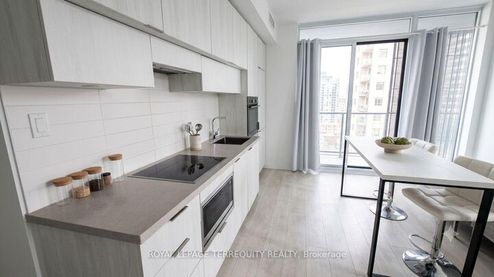 Property Photo: 8 Eglinton Avenue E 505 ON M4P 0C1