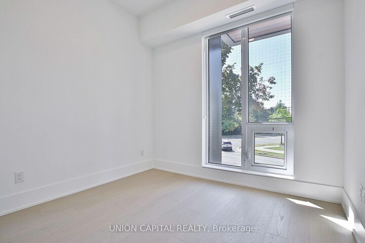Property Photo:  36 Olive Avenue Th103  ON M6G 2R8 