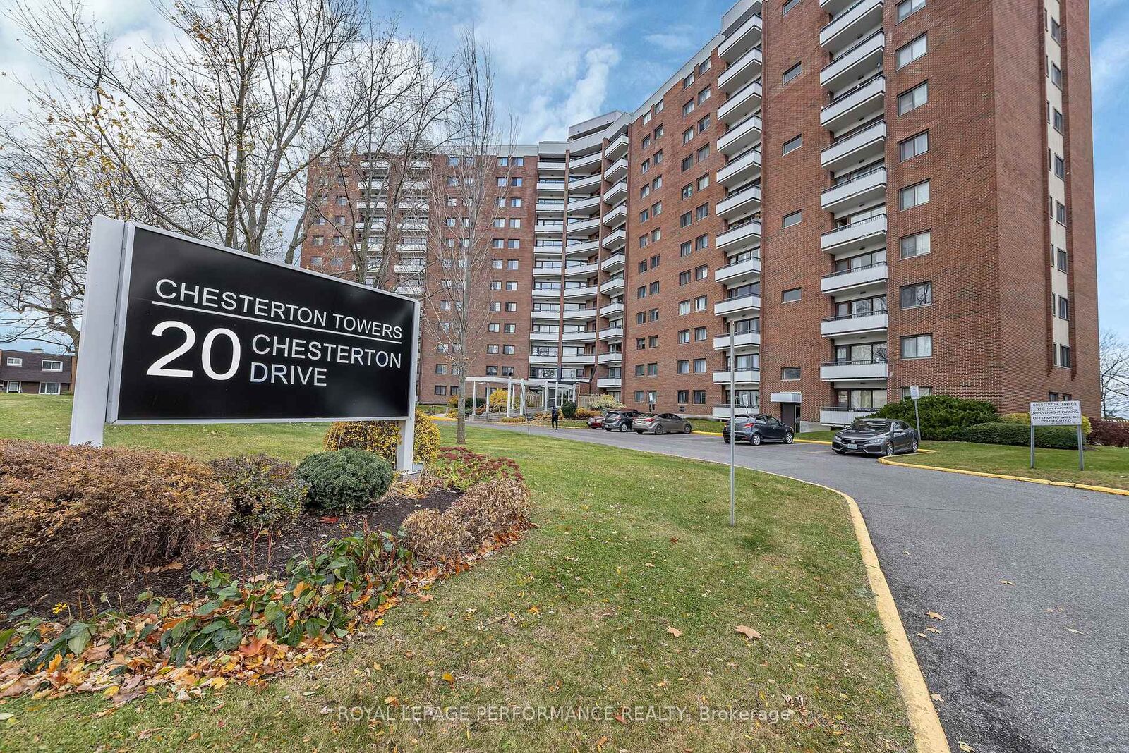 Property Photo: 20 Chesterton Drive 920 ON K2E 6Z7