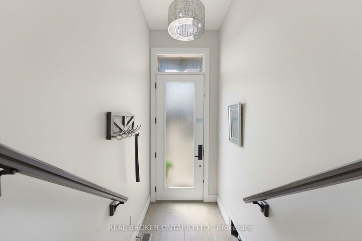 Property Photo:  98 Woodberry Crescent  ON N3B 3L1 