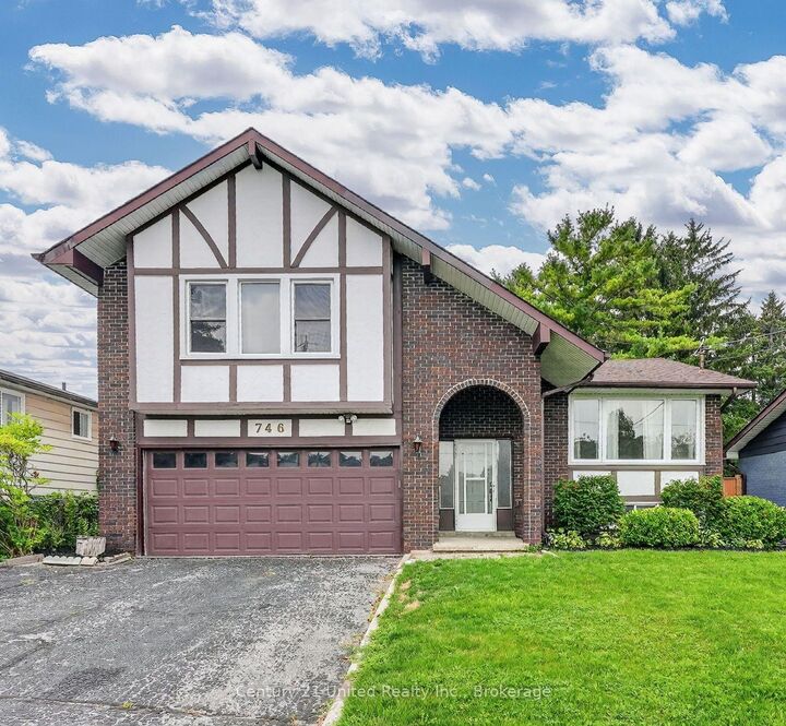 Property Photo: 746 Northwood Drive ON K9A 4W2