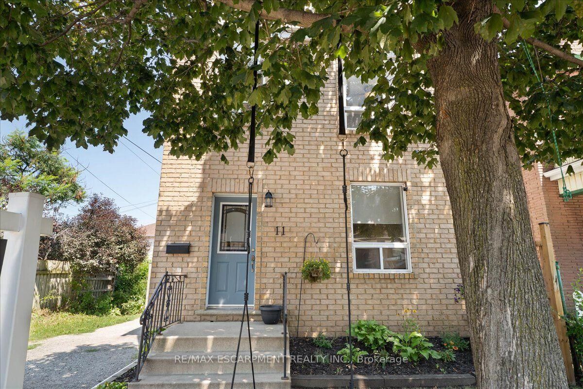 Property Photo:  11 Primrose Avenue  ON L8L 2K7 
