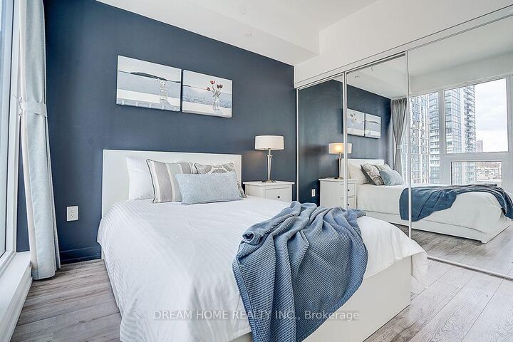 Property Photo: 77 Shuter Street 2611 ON M5B 0B8