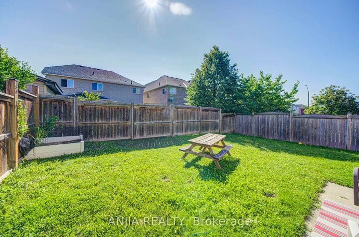 Property Photo: 102 Westminster Circle ON L4M 0A6