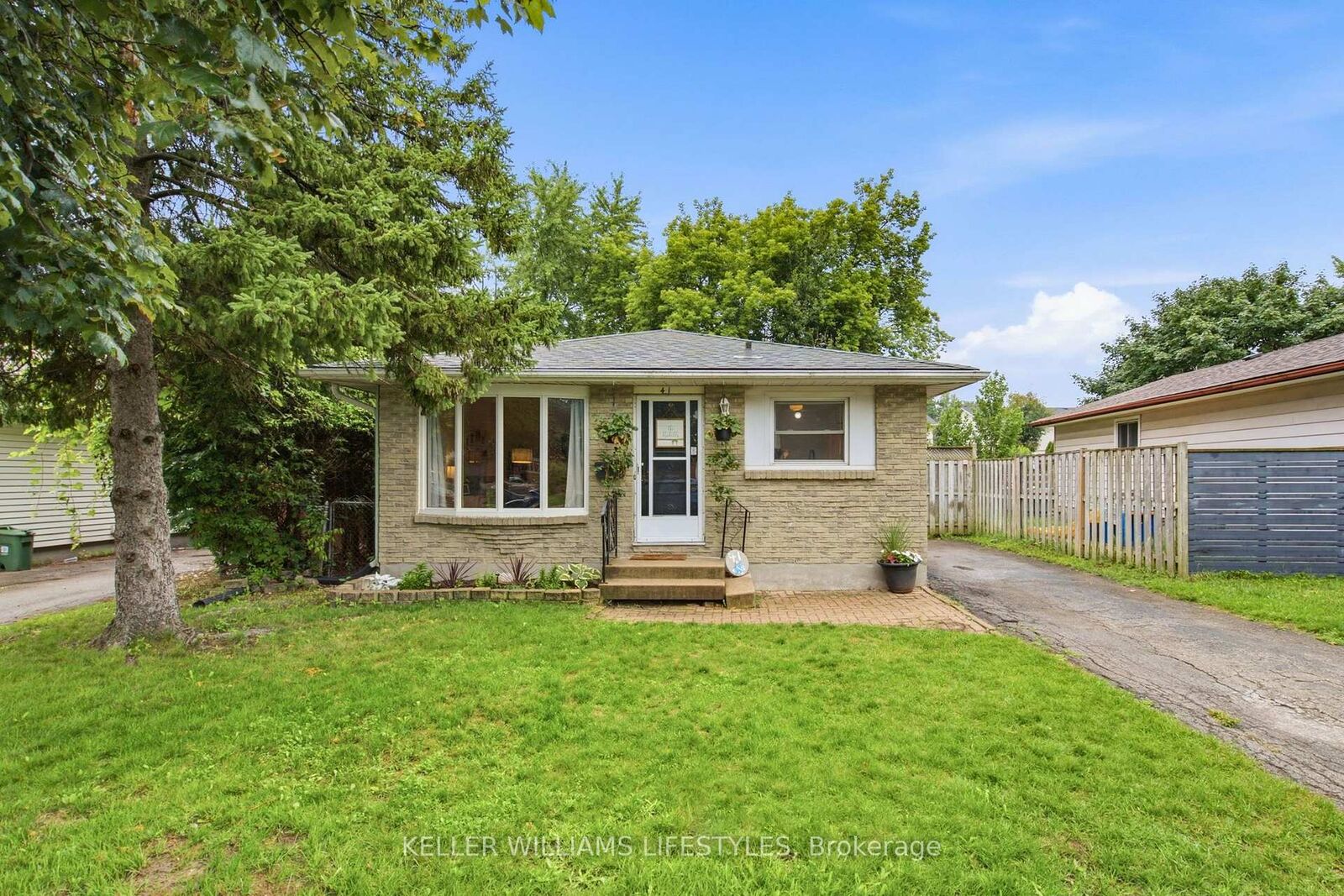 Property Photo: 41 Scotchmere Crescent ON N6E 1Z9