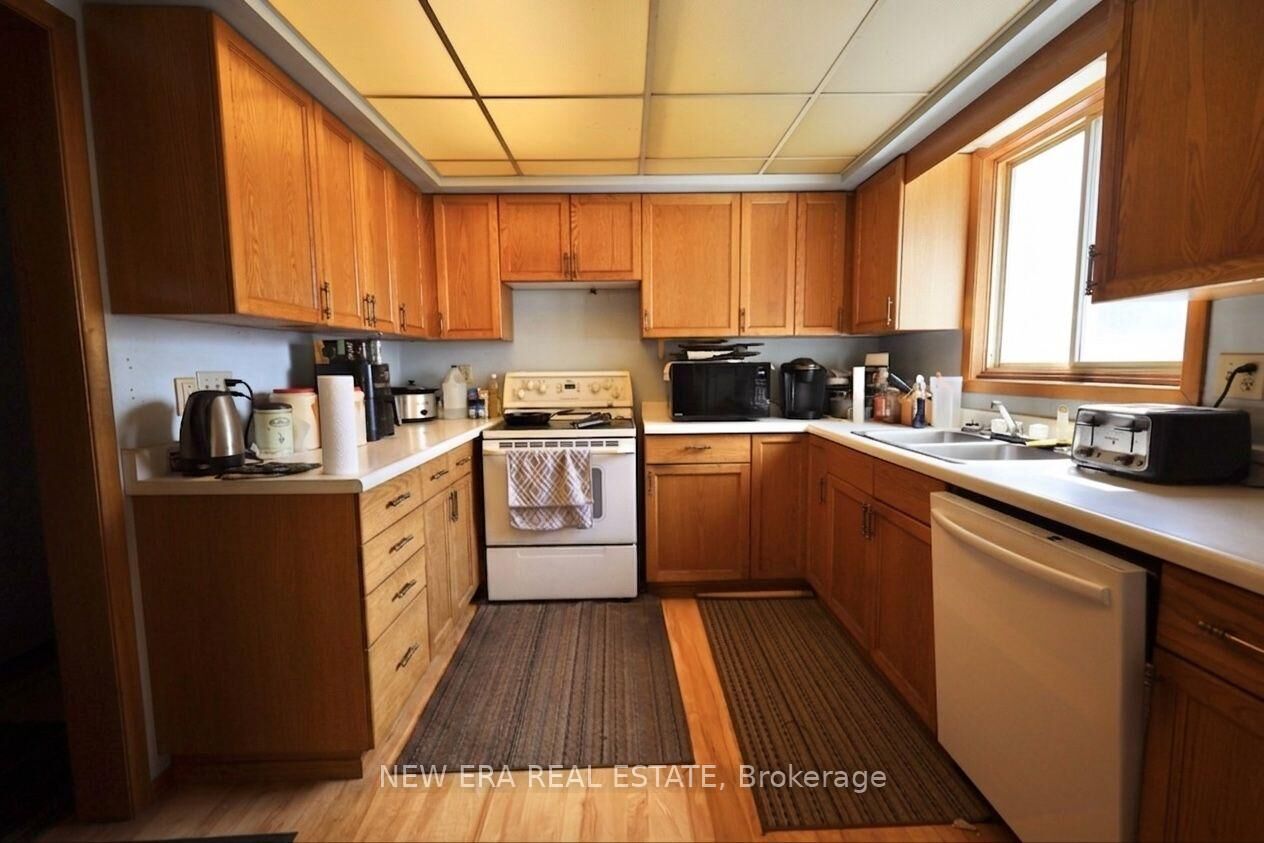 Property Photo:  116 Chesterfield Avenue  ON N5Z 3N2 